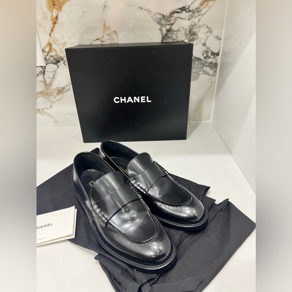 S23 Chanel Women’s Black Leather Loafers Gold Hardware 39 - Picture 3 of 14